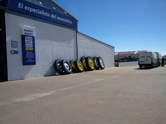 Neumáticos Auxibio Antolín taller